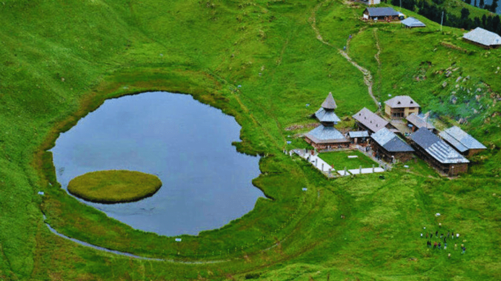 Shri Parashar Rishi Temple sarovar